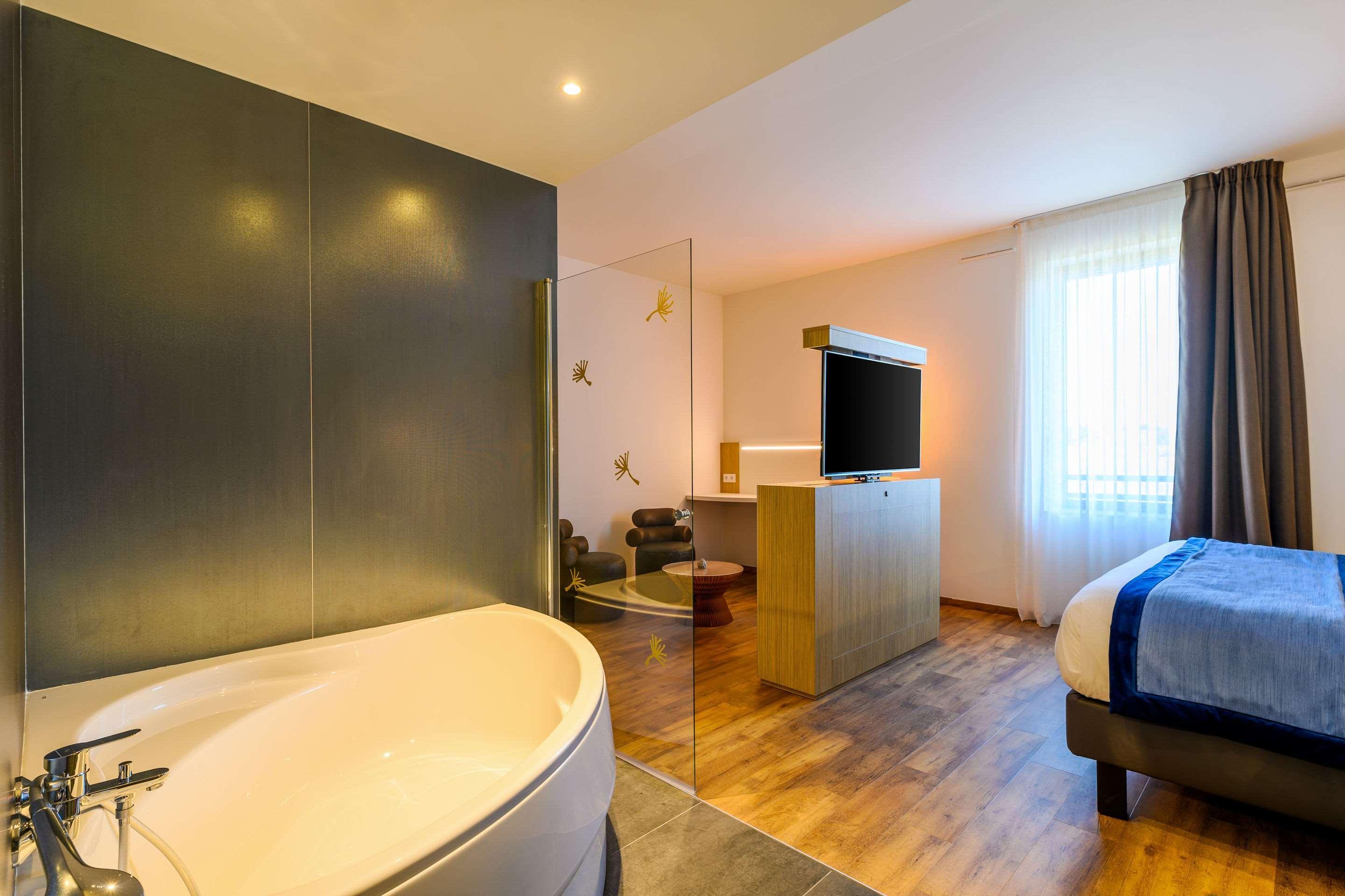 Kyriad Prestige Amiens Poulainville - Hotel And Spa מראה חיצוני תמונה