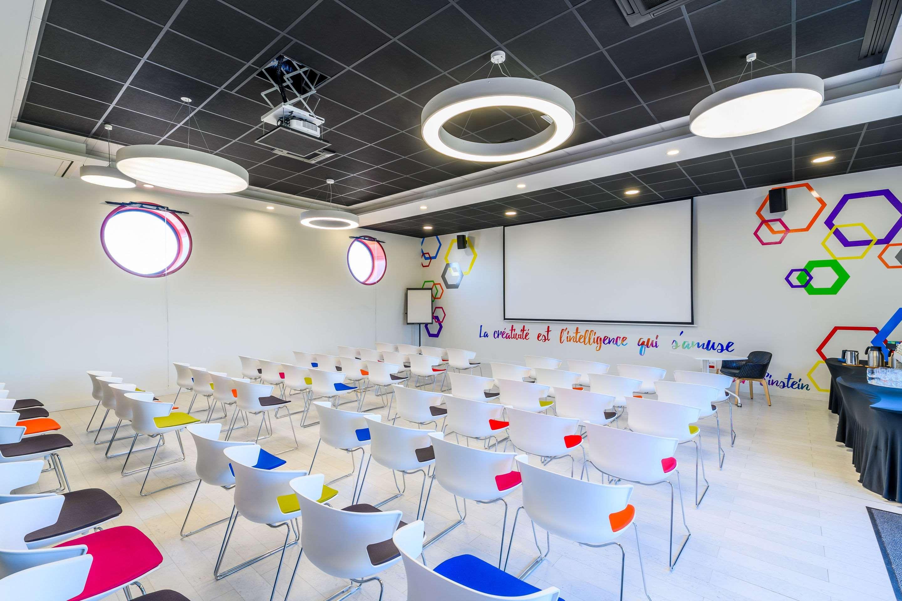 Kyriad Prestige Amiens Poulainville - Hotel And Spa מראה חיצוני תמונה