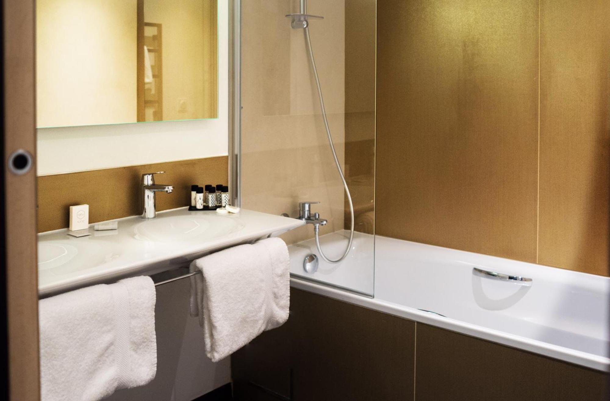 Kyriad Prestige Amiens Poulainville - Hotel And Spa מראה חיצוני תמונה